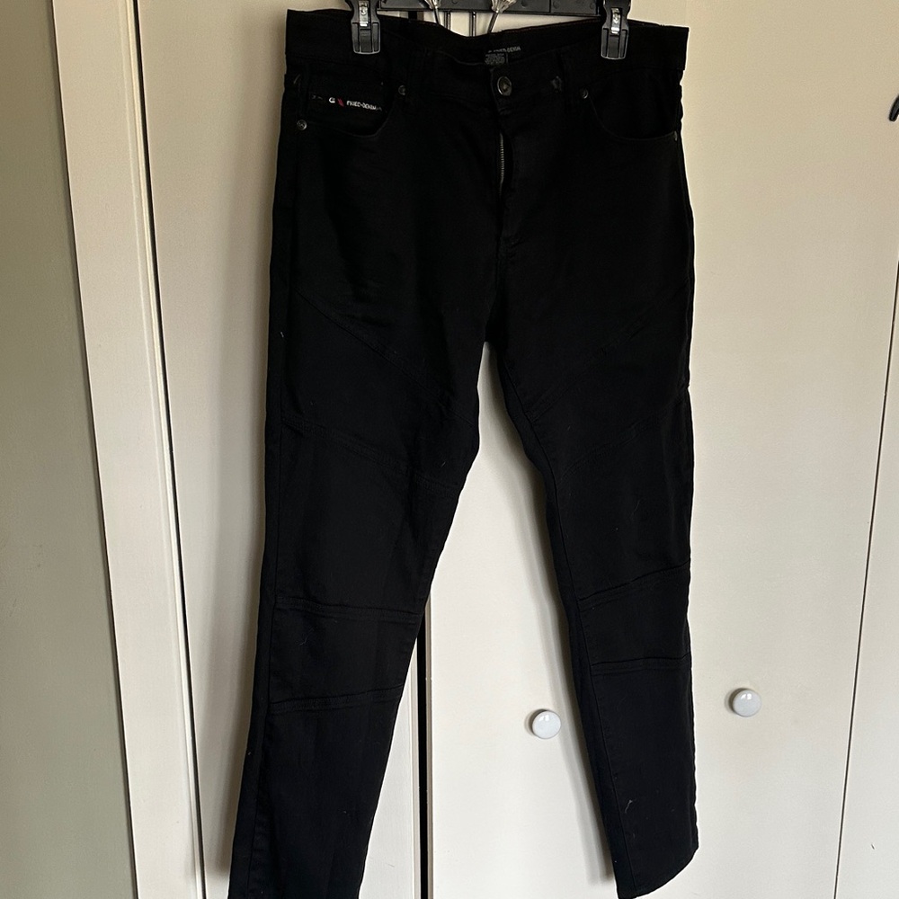 Men's Sleek Black Skinny Jeans